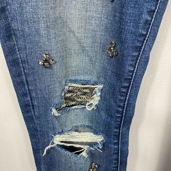 BLANK NYC JEANS EMBELLISHED CHARM SCHOOL CROP GIRLFRIEND FRAY BLUE DENIM - Picture 6 of 7